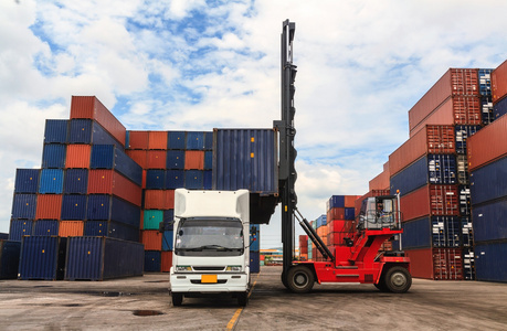内贸物流中，海运和陆运该怎么？